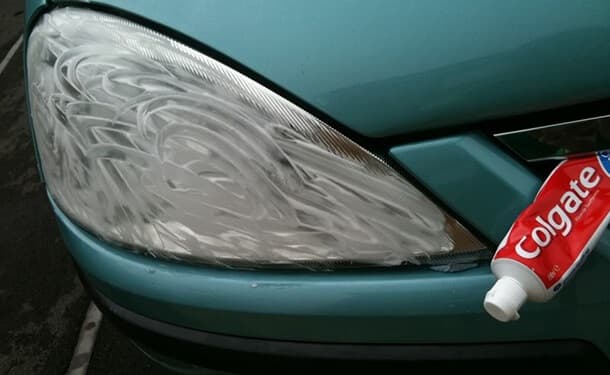 تنظيف مصابيح السيارة