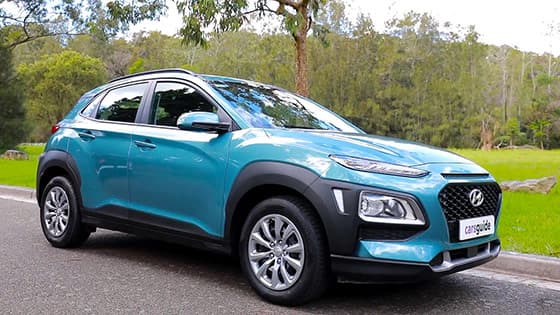 سياره-هيونداي-اشجار-شارع