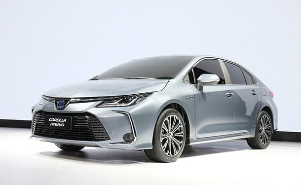 سياره-تويوتا-كورولا-سيلفر