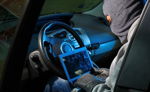 -كيفية-تتم -سرقة-سيارة-الحديثة