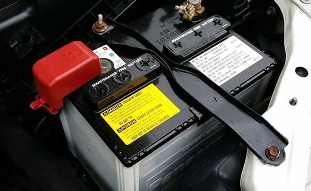 طرق يمكنها إطالة عمر بطارية سيارتك