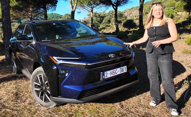 شاهد: تجربة قيادة الشكل الجديد من تويوتا bZ4X الكهربائية