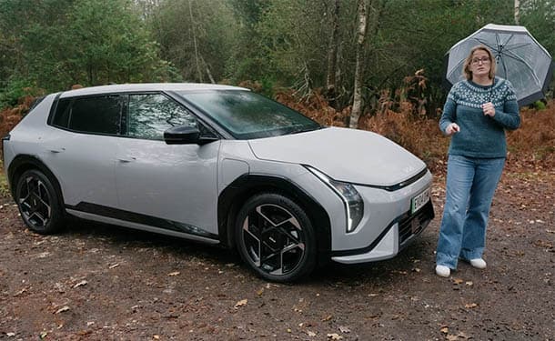 شاهد: تجربة قيادة كيا EV4 الكهربائية من فئة هاشتباك