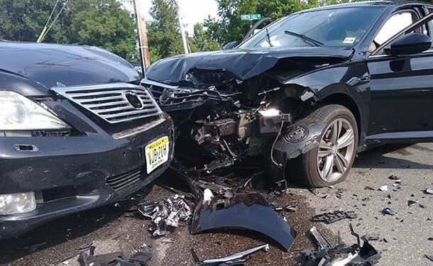 نصائح اتبعها لضمان سلامتك وتفادي حوادث السيارات