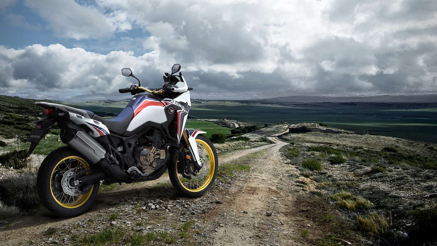 دراجه-ناريه-سماء-صحراء-زرع